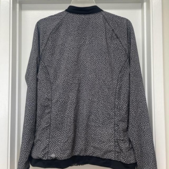 LULULEMON Hit It Jacket Frozen Fizz Black White EUC - Picture 12 of 14